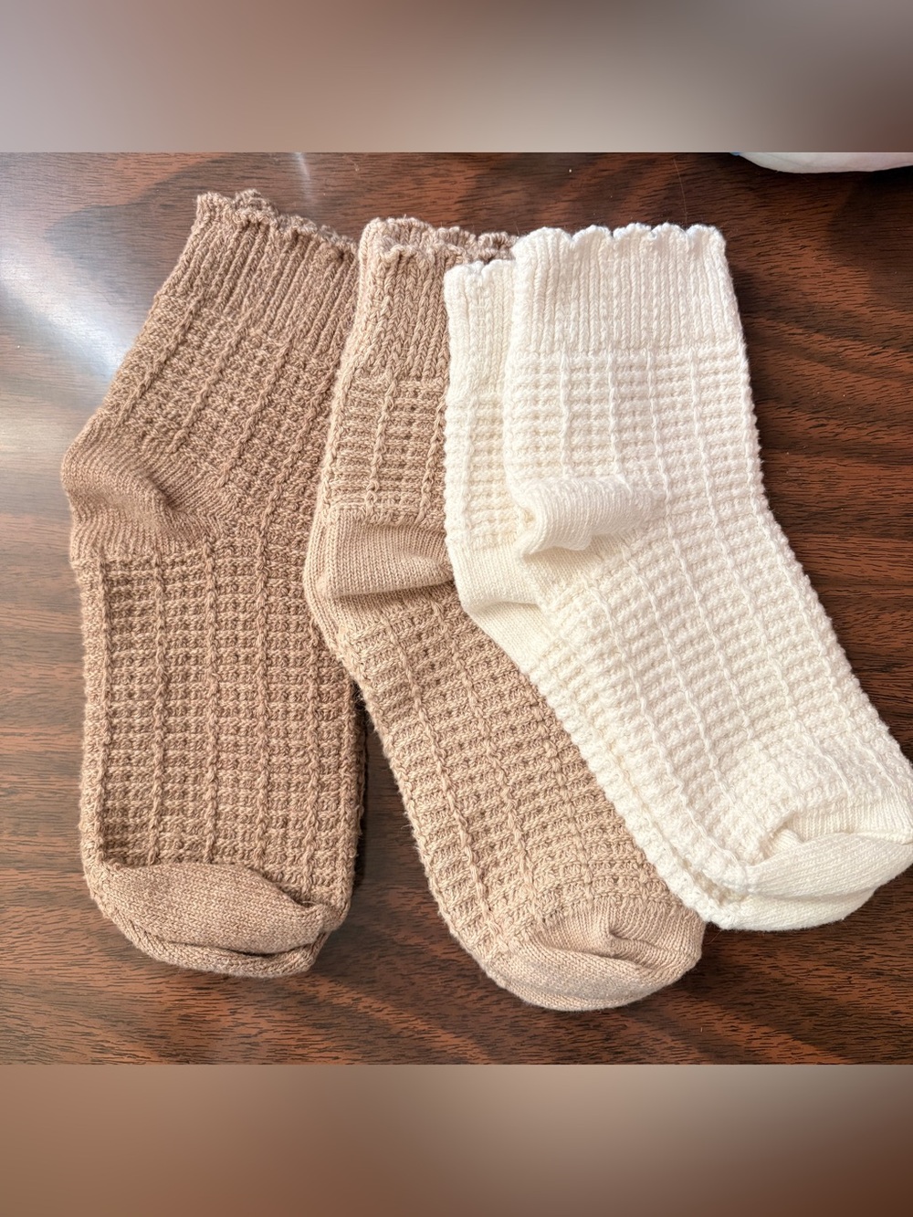 Woman’s Waffle Crew Socks Neutral Cream Tan Brown